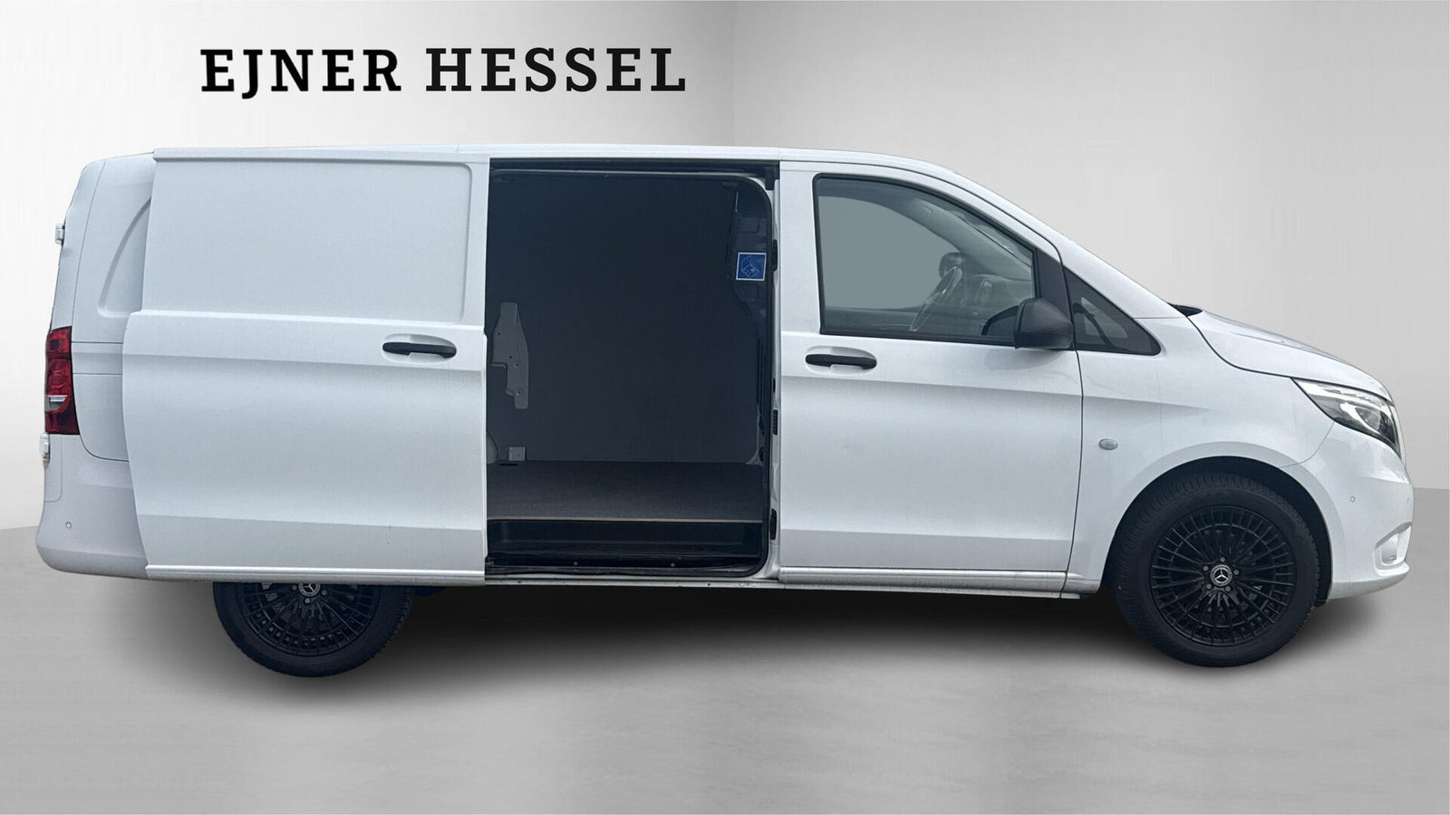 Hvid Mercedes Vito 116 fra 2022