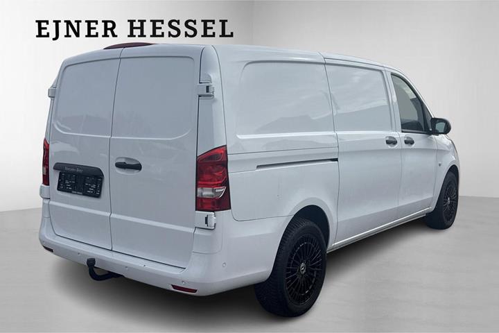 Hvid Mercedes Vito 116 fra 2022