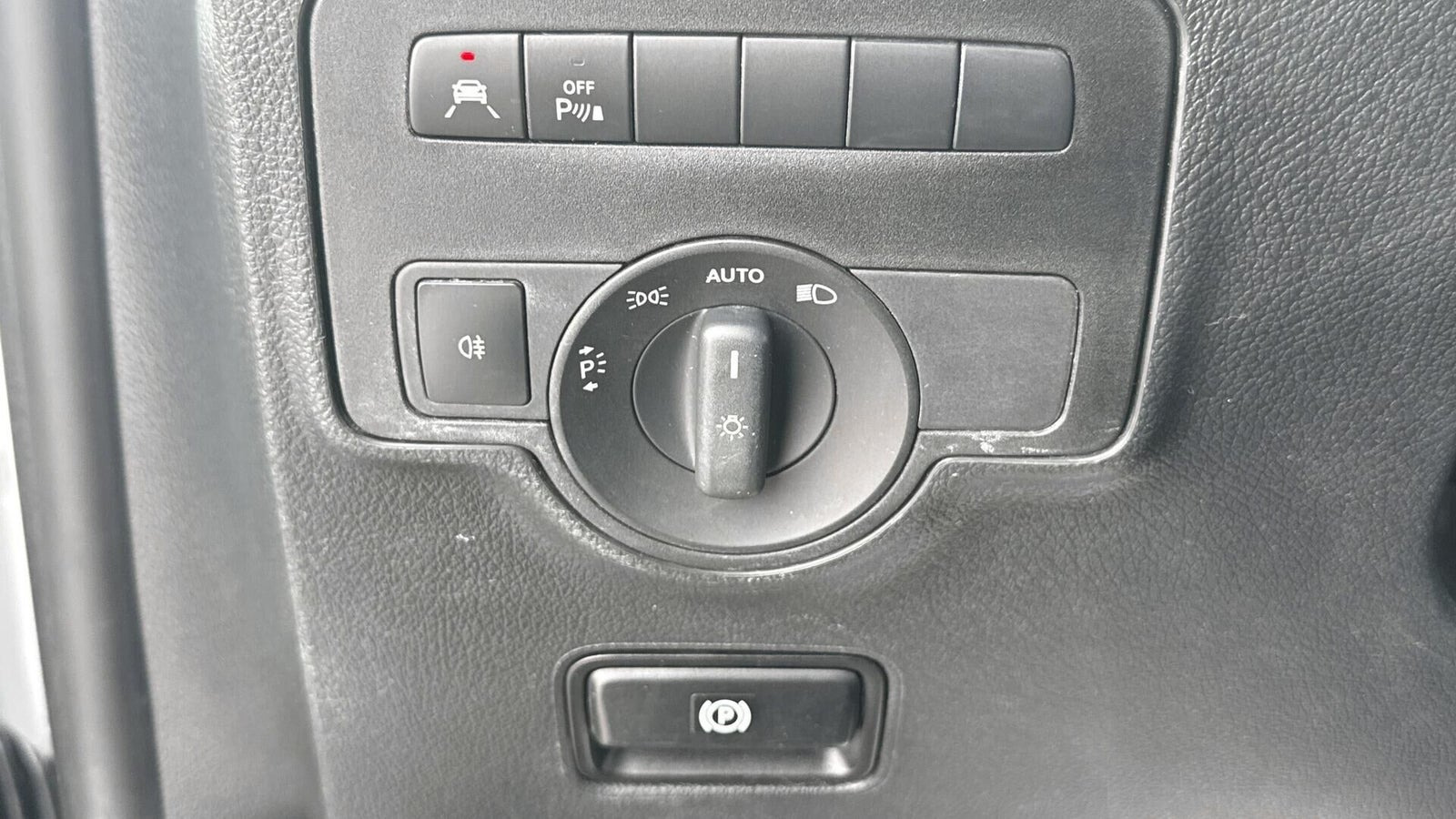 Hvid Mercedes Vito 116 fra 2022