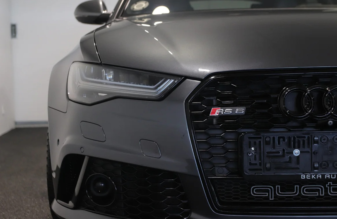 Grå Audi RS6 fra 2018
