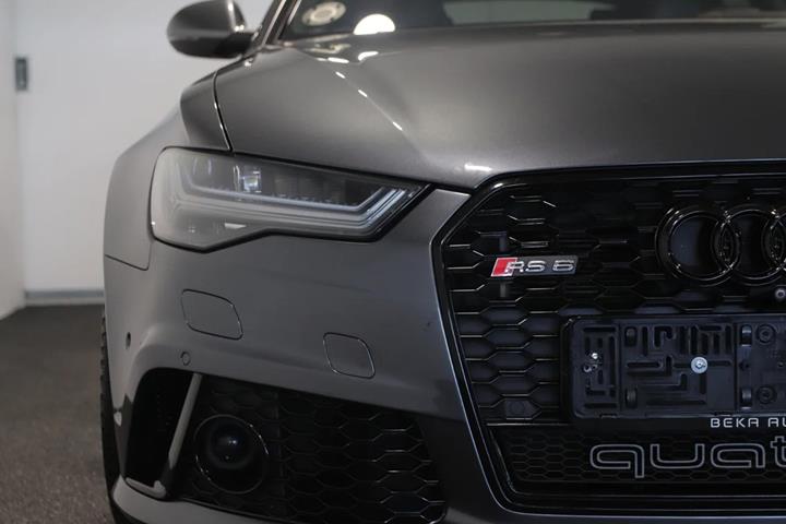Grå Audi RS6 fra 2018