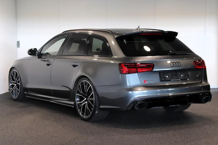 Grå Audi RS6 fra 2018