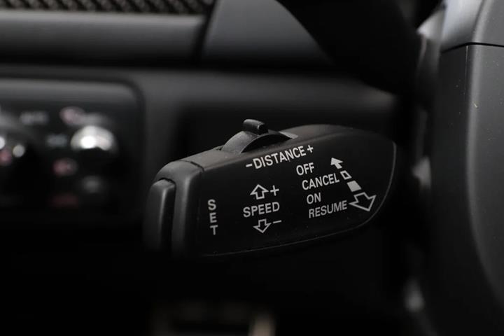 Grå Audi RS6 fra 2018