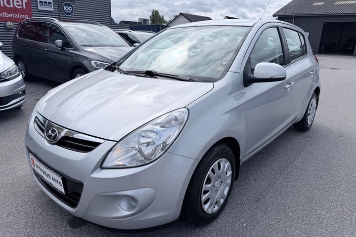 Sølv Hyundai i20 fra 2011