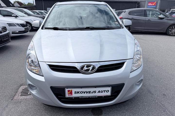 Sølv Hyundai i20 fra 2011