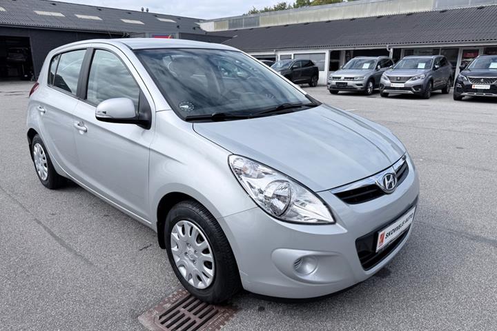 Sølv Hyundai i20 fra 2011