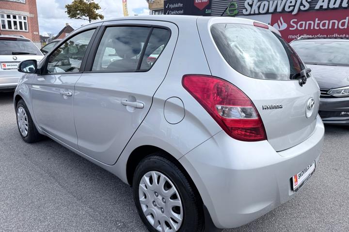 Sølv Hyundai i20 fra 2011