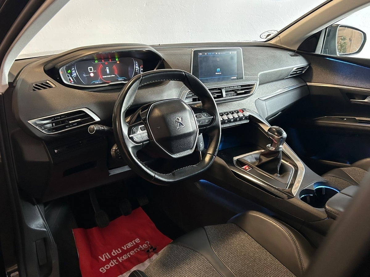 Sort Peugeot 5008 fra 2018