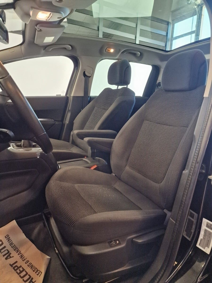 Sort Peugeot 5008 fra 2016