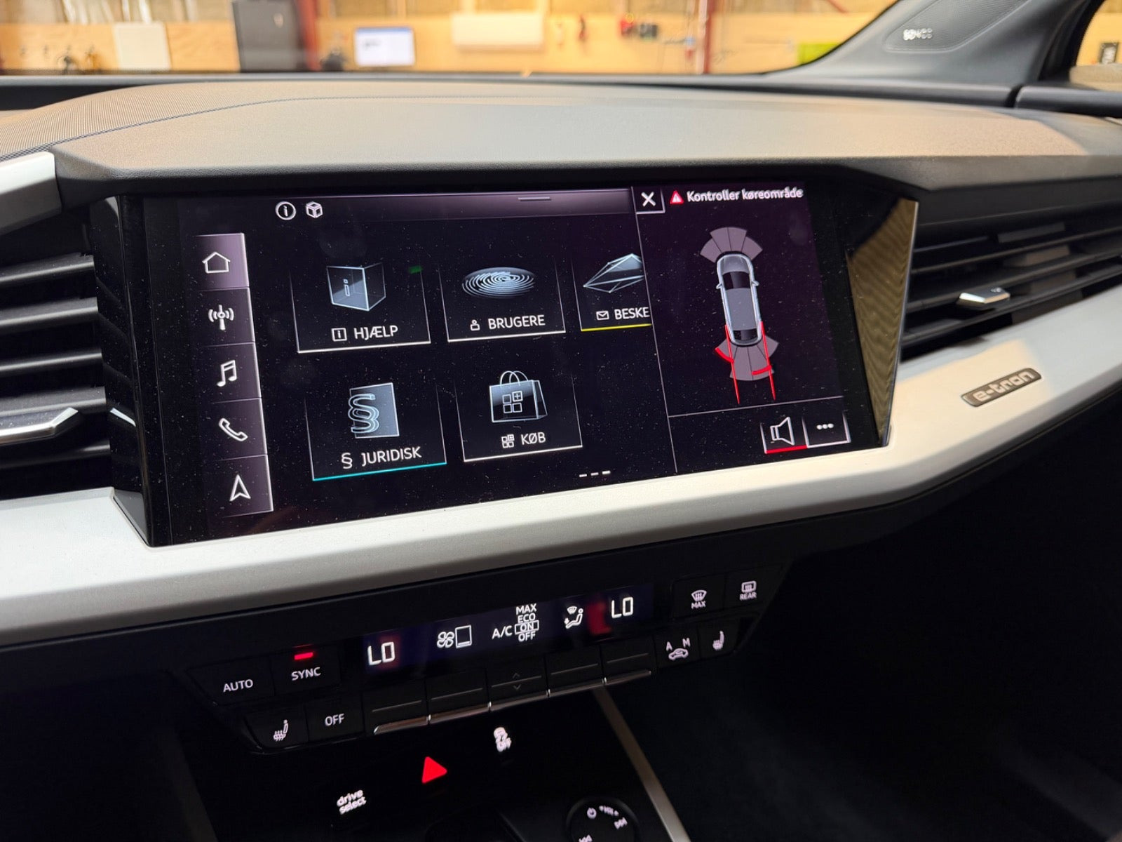Grå Audi Q4 e-tron fra 2023