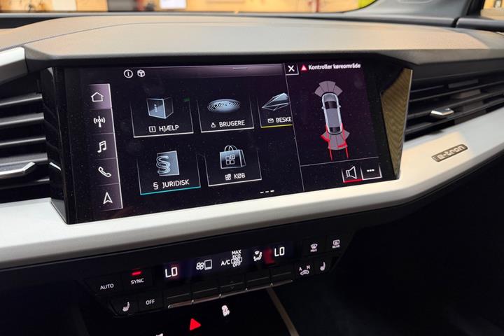 Grå Audi Q4 e-tron fra 2023