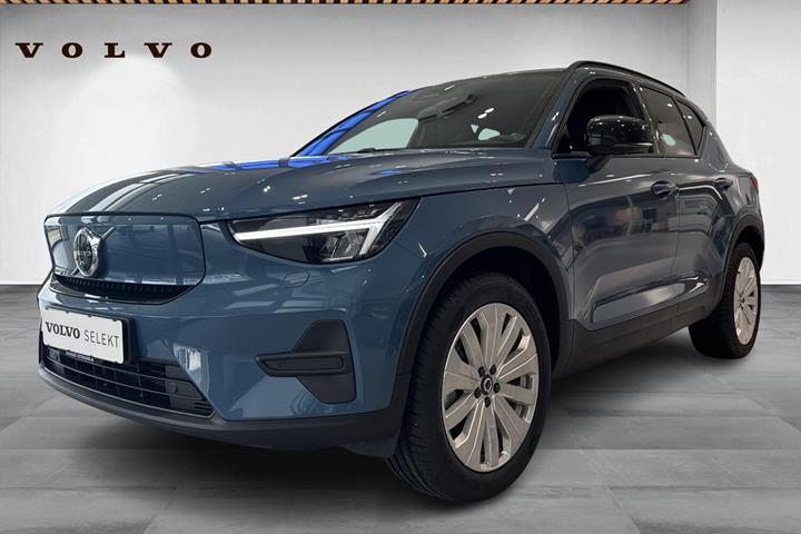Blå Volvo EX40 fra 2025 set udefra