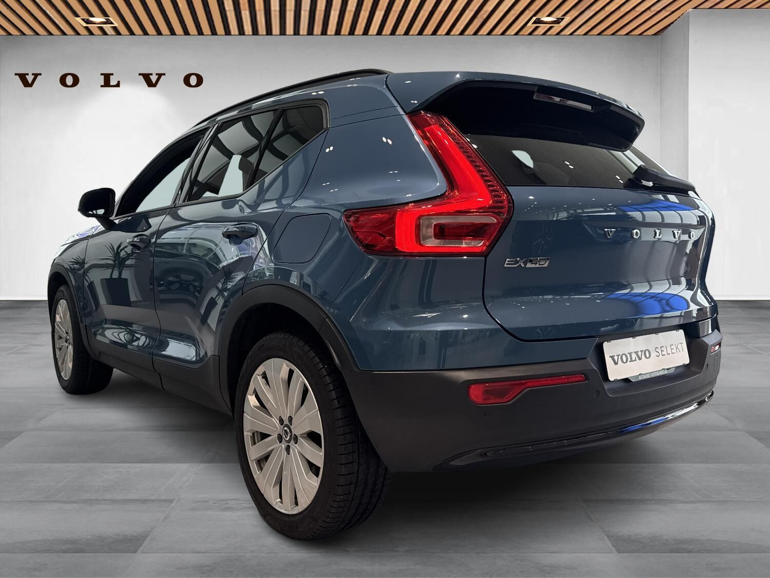 Blå Volvo EX40 fra 2025
