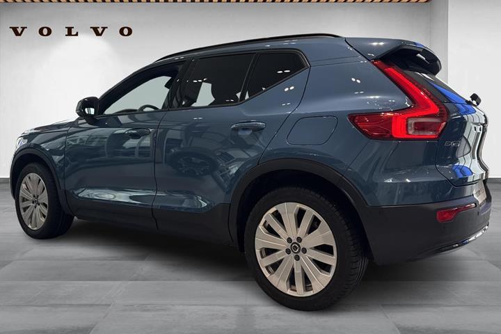 Blå Volvo EX40 fra 2025