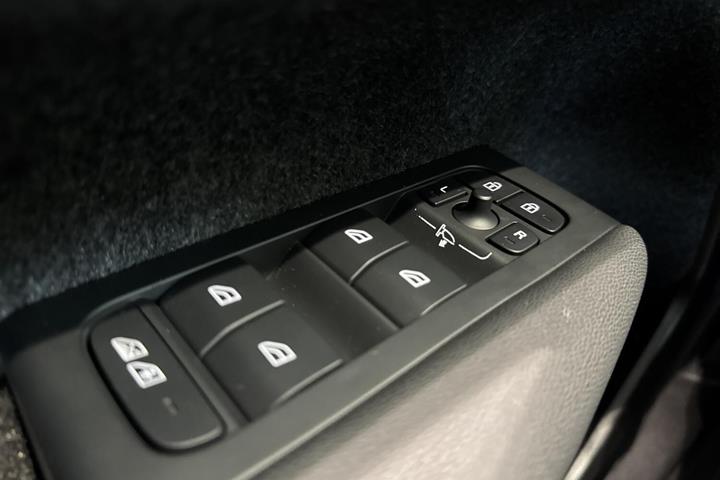 Blå Volvo EX40 fra 2025