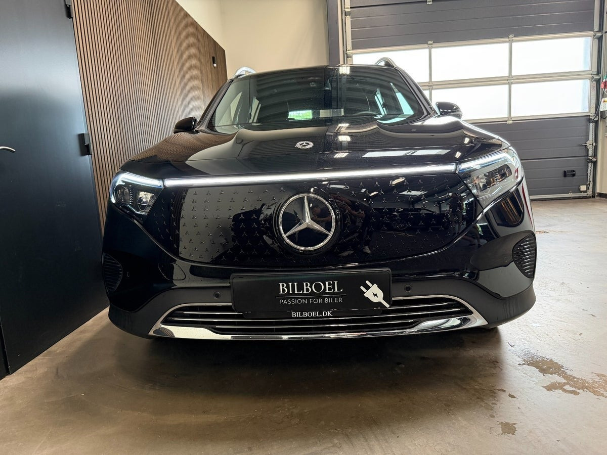 Sort Mercedes EQB250+ fra 2025