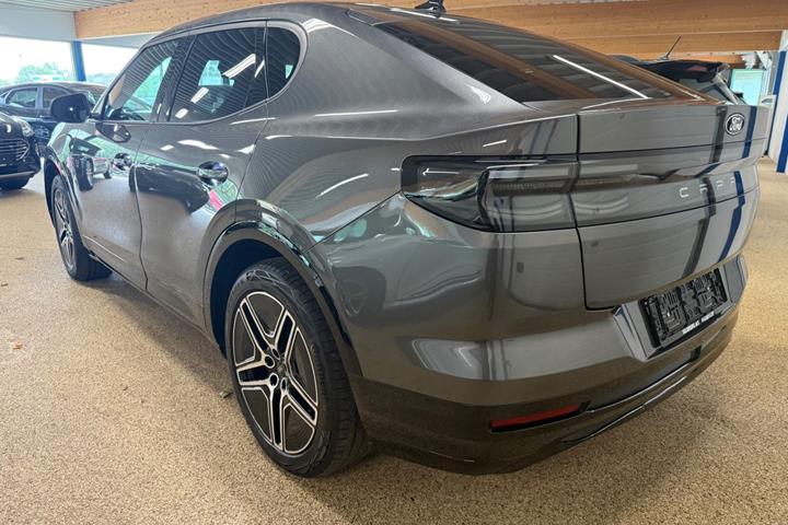 Grå Ford Capri fra 2024