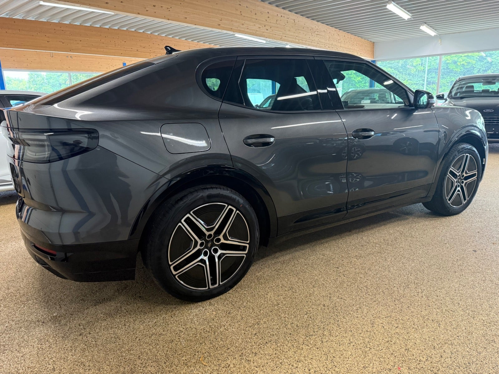 Grå Ford Capri fra 2024