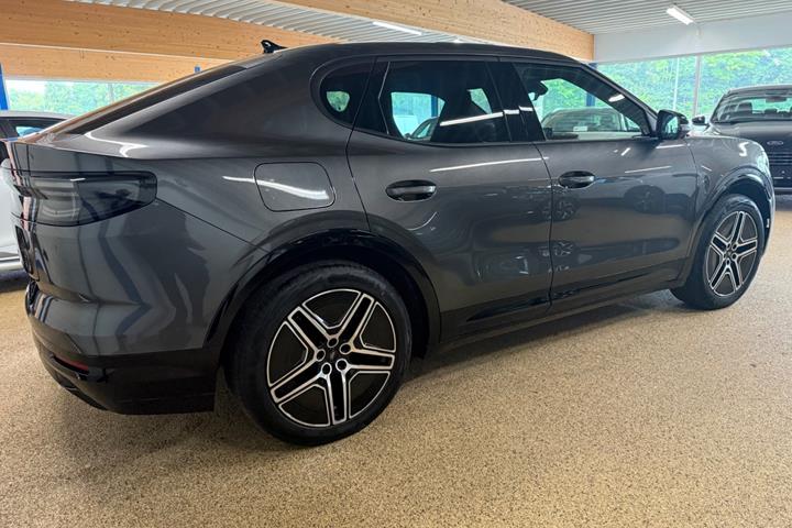 Grå Ford Capri fra 2024