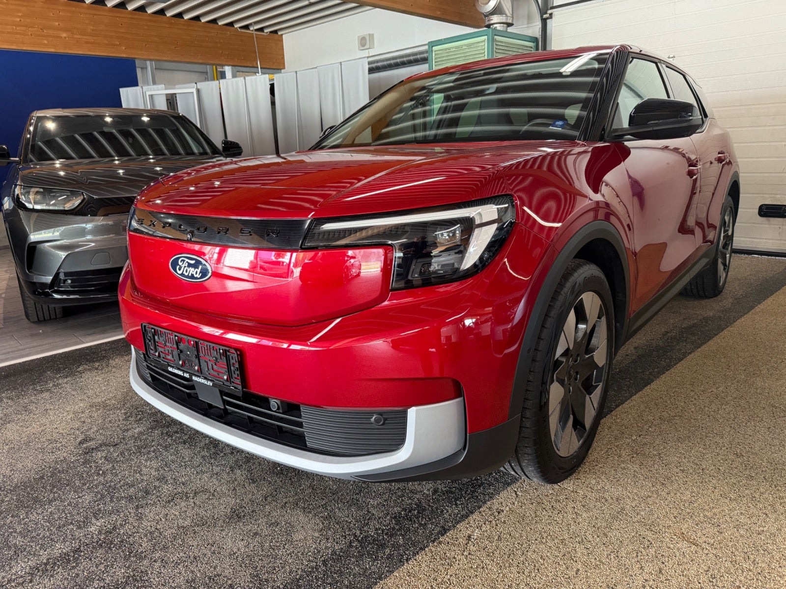Rød Ford Explorer fra 2025