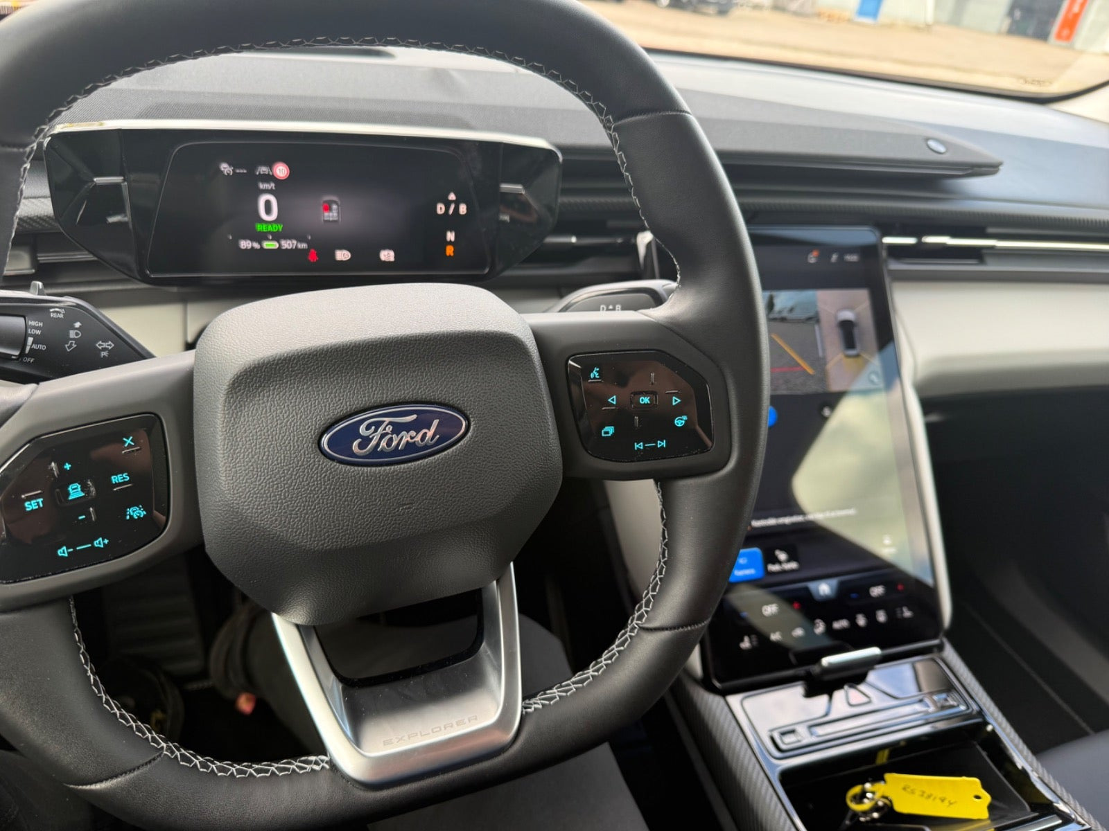 Rød Ford Explorer fra 2025