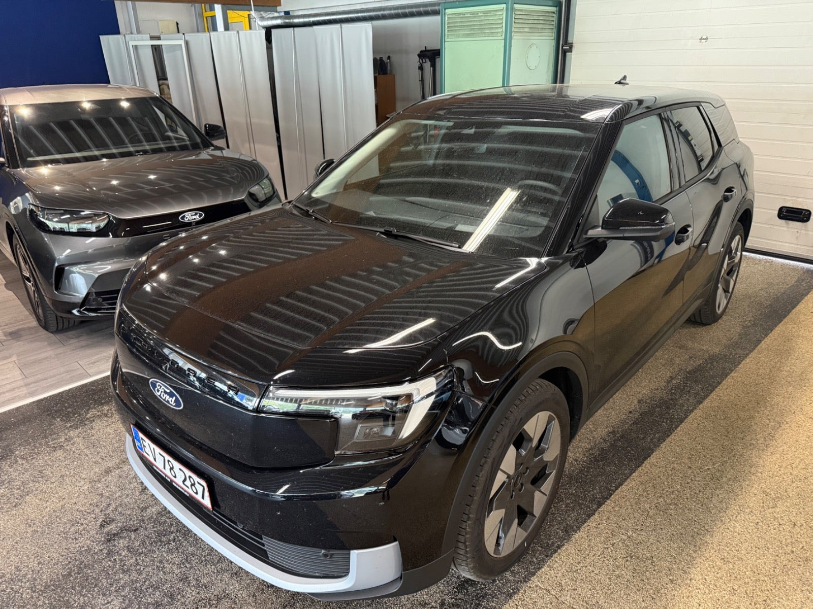Sort Ford Explorer fra 2025