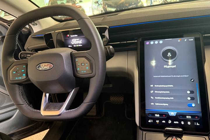 Sort Ford Explorer fra 2025