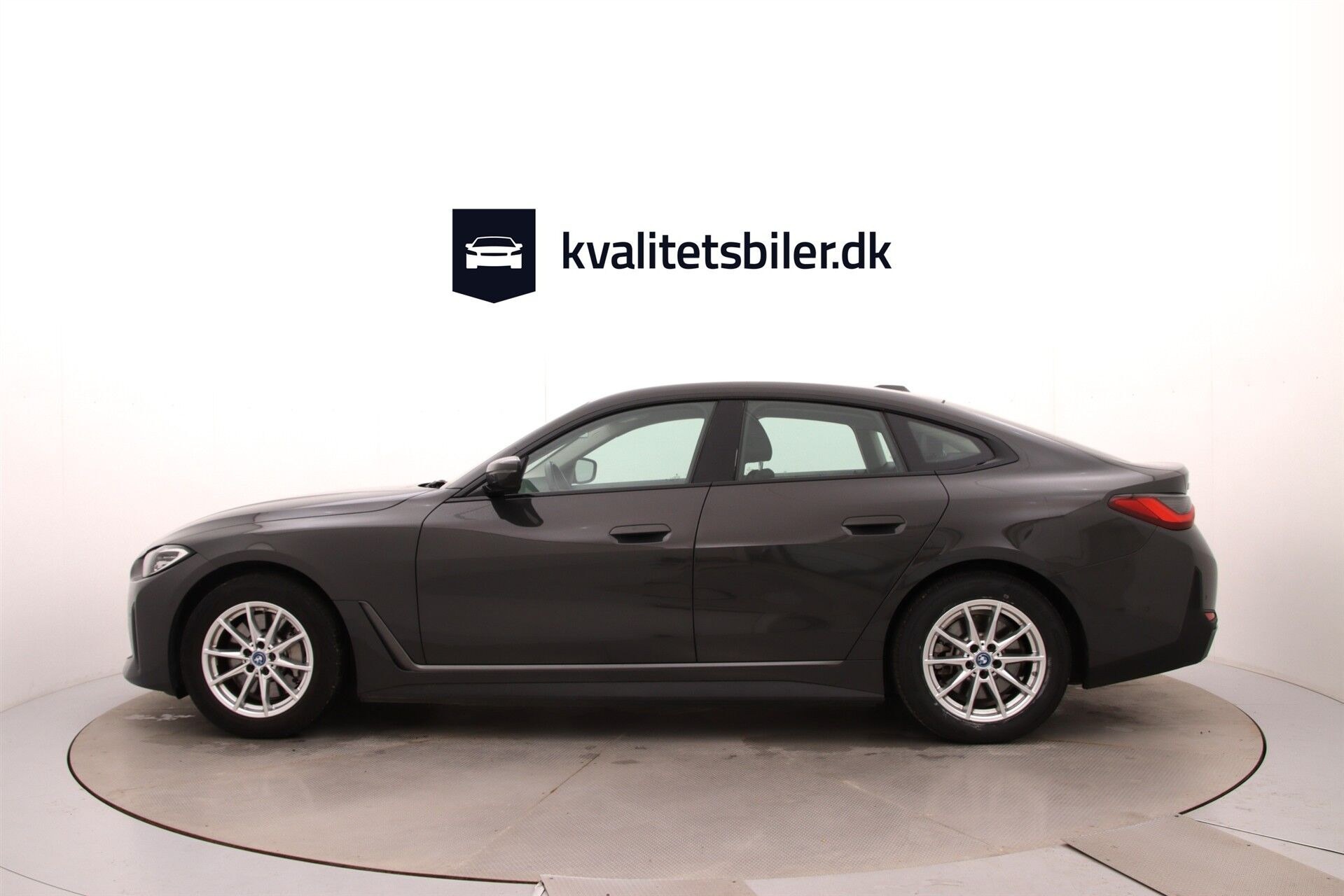 Grå BMW i4 fra 2024