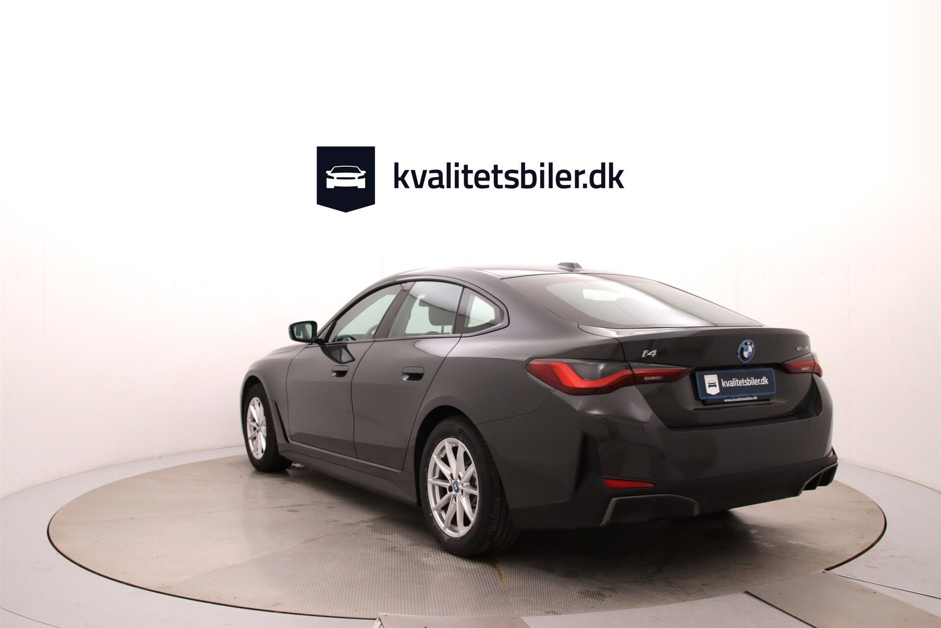 Grå BMW i4 fra 2024