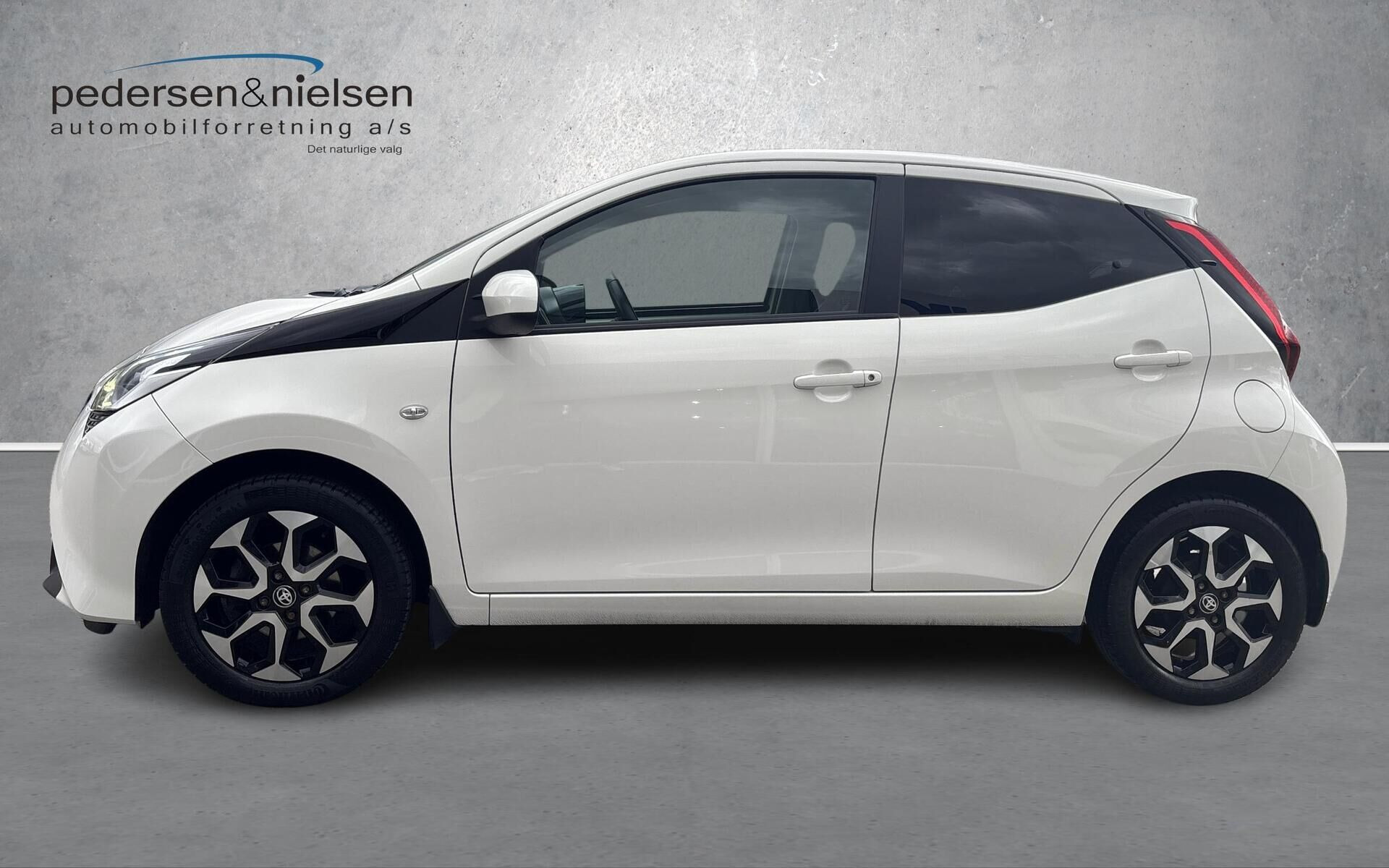 Hvid Toyota Aygo fra 2020