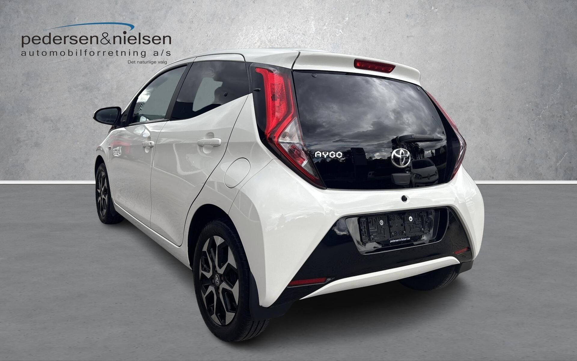 Hvid Toyota Aygo fra 2020