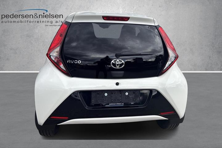 Hvid Toyota Aygo fra 2020