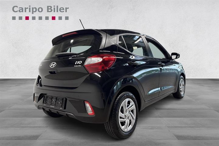 Grå Hyundai i10 fra 2024