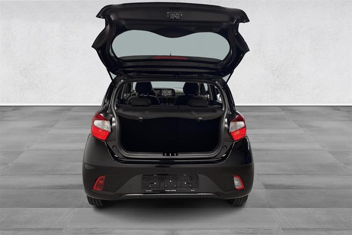 Grå Hyundai i10 fra 2024
