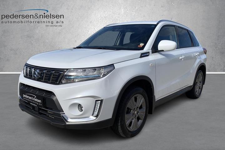 Hvid Suzuki Vitara fra 2021 set udefra