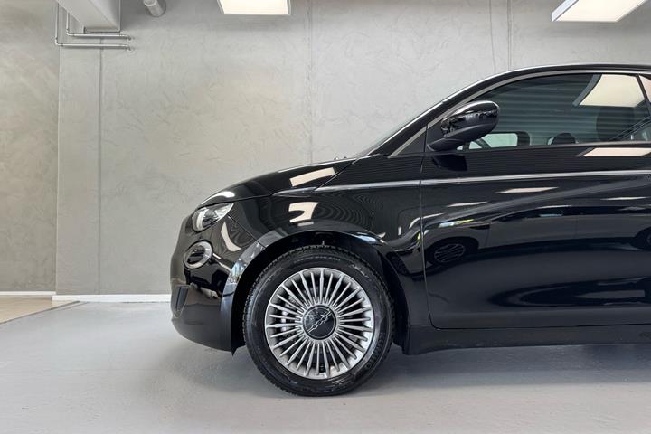 Sort Fiat 500e fra 2023