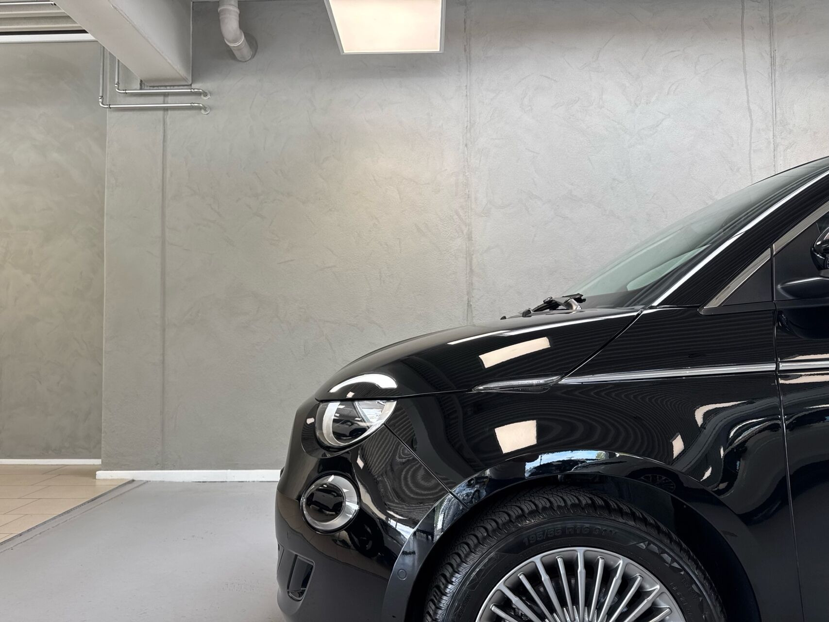 Sort Fiat 500e fra 2023