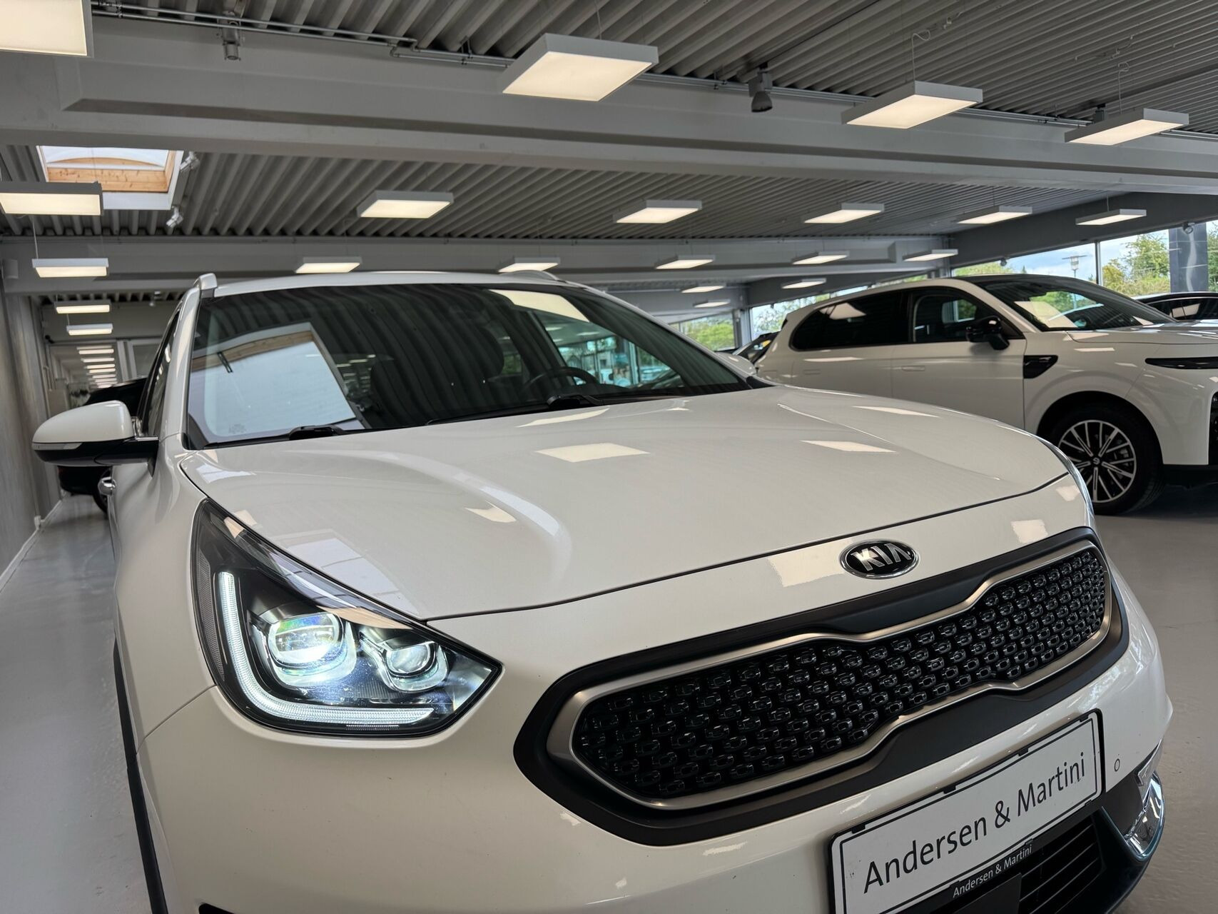 Hvid Kia Niro fra 2018
