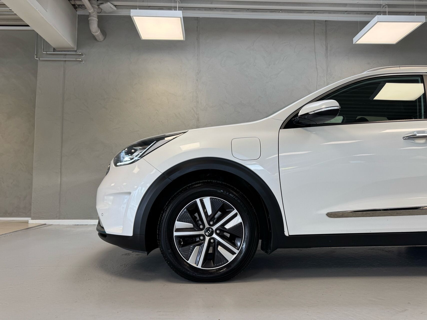 Hvid Kia Niro fra 2018
