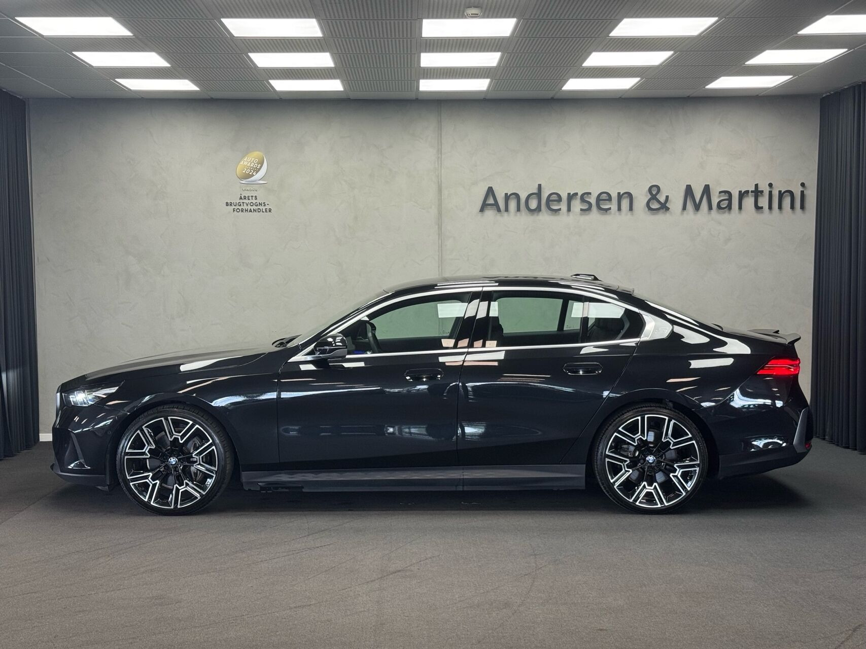 Sort BMW i5 fra 2024