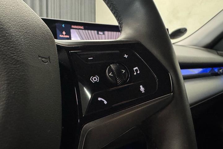 Sort BMW i5 fra 2024