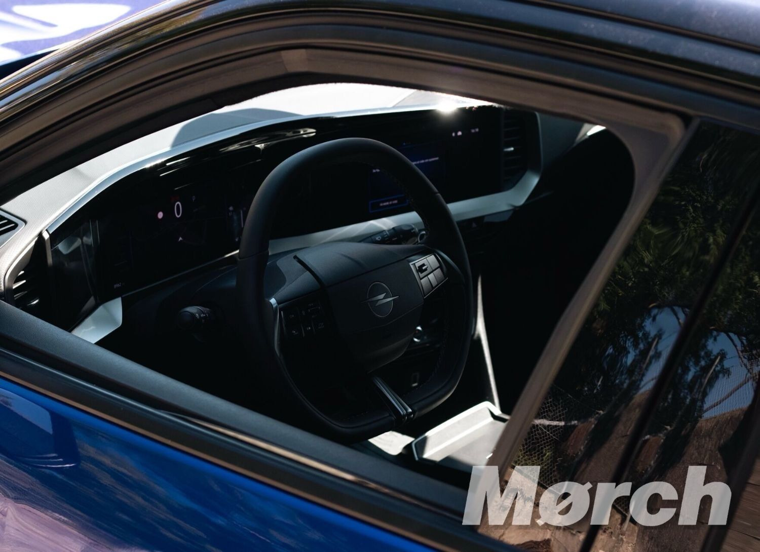 Blå Opel Mokka-e fra 2025