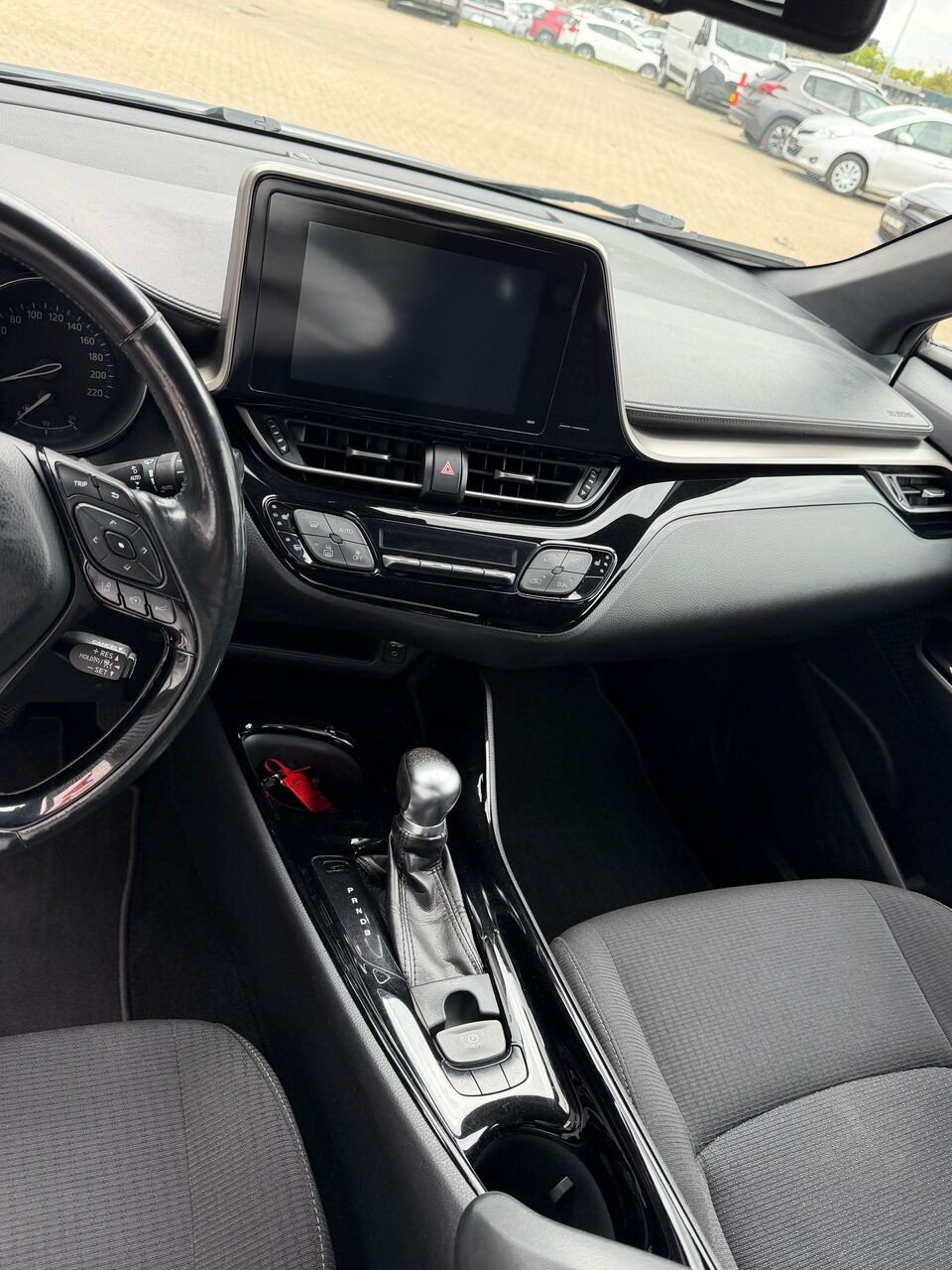 Sort Toyota C-HR fra 2018