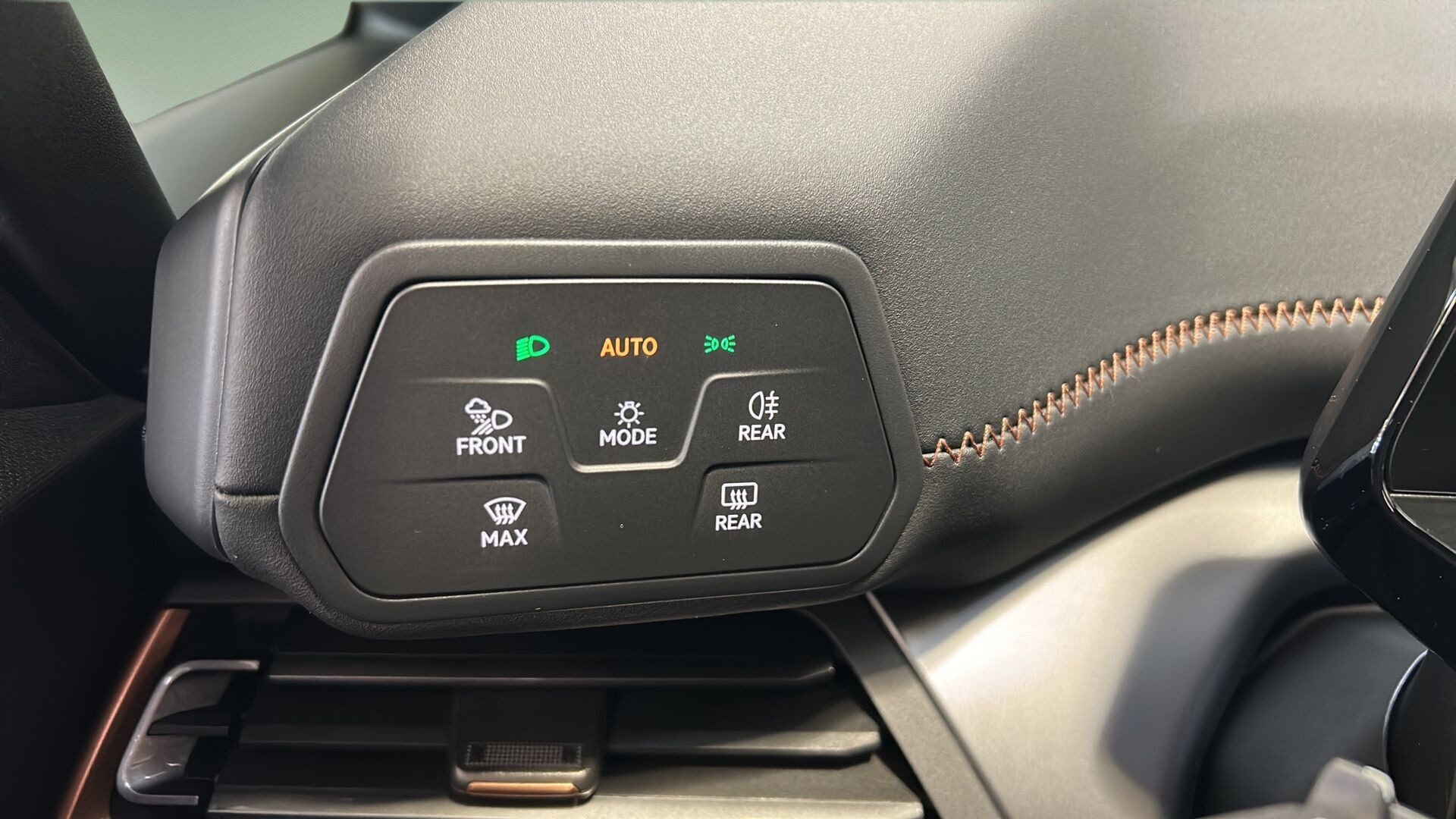 Sølv Cupra Born fra 2025