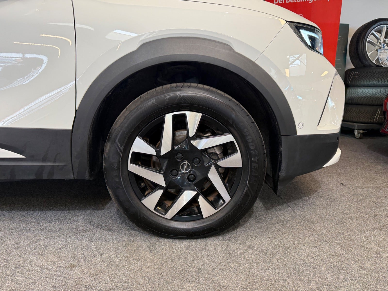 Hvid Opel Mokka-e fra 2024