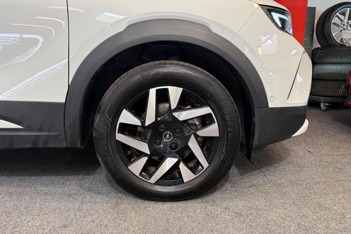 Hvid Opel Mokka-e fra 2024