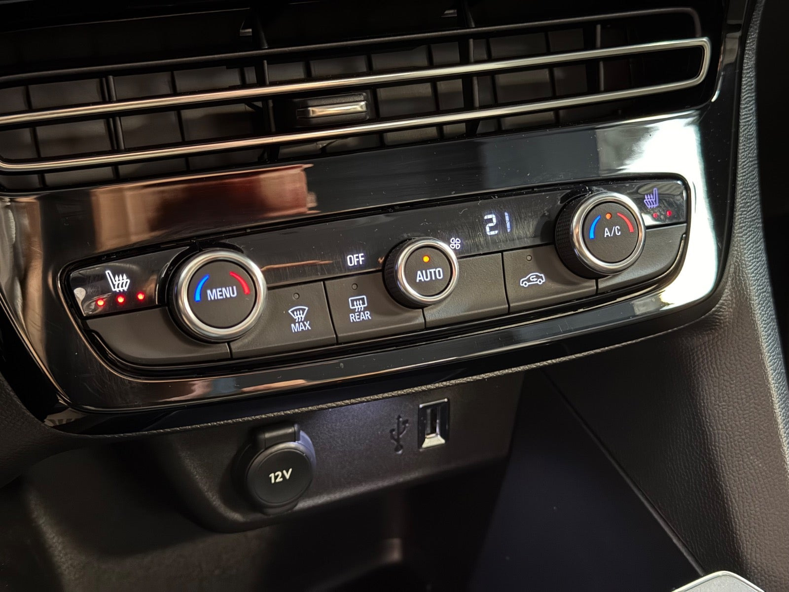 Hvid Opel Mokka-e fra 2024