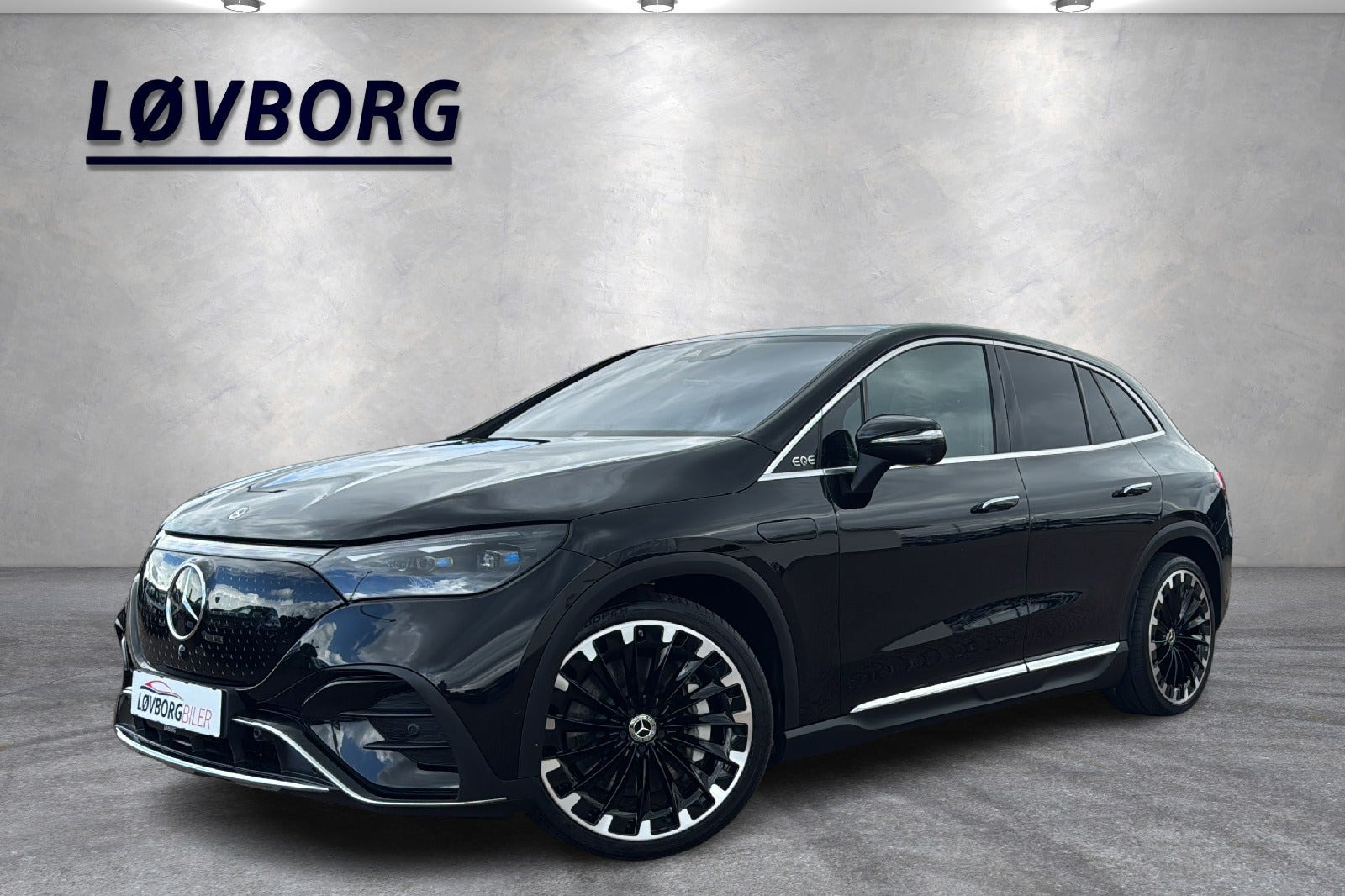 Sort Mercedes EQE500 SUV fra 2023