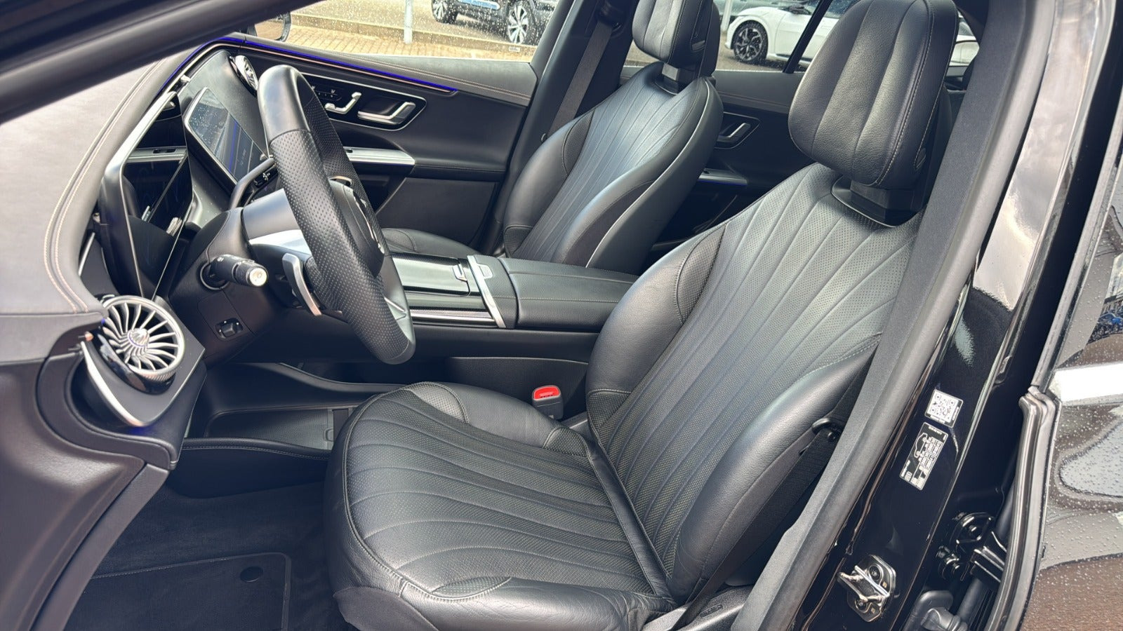 Sort Mercedes EQE500 SUV fra 2023