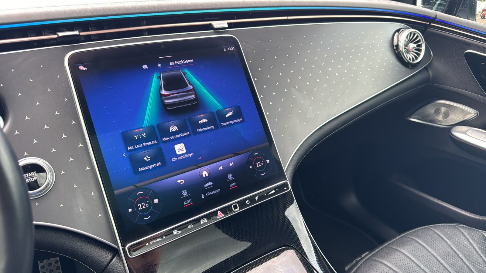 Sort Mercedes EQE500 SUV fra 2023